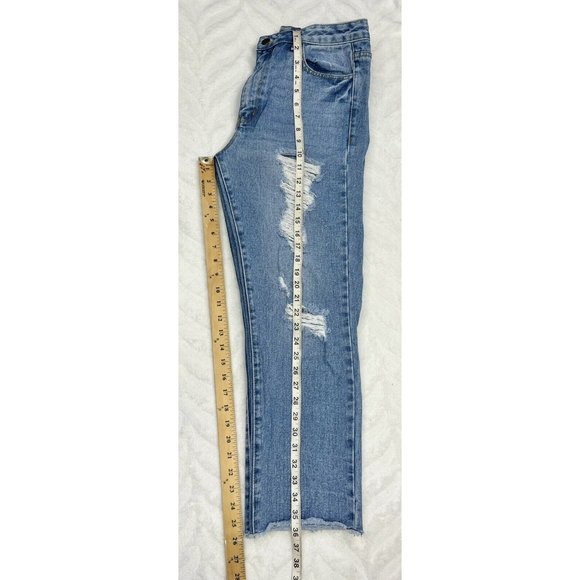 Fashion Nova High Rise Boyfriend Jeans Distressed Frayed Hem Light Wash Size 9 - Picture 8 of 11